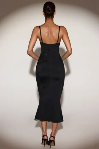 Vestito midi Cherelle con orlo svasato e dettagli peekaboo in nero