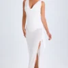 Vestito midi con collo a cappuccio e volant Deva in bianco Vestito midi con collo a cappuccio e volant Deva in bianco