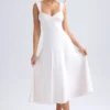 Vestito midi con scollo a cuore e ruches Thandie in avorio Vestito midi con scollo a cuore e ruches Thandie in avorio