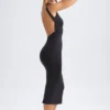 Vestito midi con scollo a V e ruches sul retro in nero Vestito midi con scollo a V e ruches sul retro in nero
