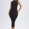 Vestito midi con scollo a V e ruches sul retro in nero Vestito midi con scollo a V e ruches sul retro in nero