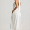 Vestito midi con scollo all’americana e bottoni Orlena in bianco Vestito midi con scollo all’americana e bottoni Orlena in bianco