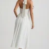 Vestito midi con scollo all’americana e bottoni Orlena in bianco Vestito midi con scollo all’americana e bottoni Orlena in bianco