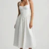 Vestito midi con scollo all’americana e bottoni Orlena in bianco Vestito midi con scollo all’americana e bottoni Orlena in bianco