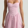 Vestito midi con scollo all’americana e bottoni Orlena in rosa tenue Vestito midi con scollo all’americana e bottoni Orlena in rosa tenue