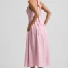 Vestito midi con scollo all’americana e bottoni Orlena in rosa tenue Vestito midi con scollo all’americana e bottoni Orlena in rosa tenue