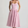 Vestito midi con scollo all’americana e bottoni Orlena in rosa tenue Vestito midi con scollo all’americana e bottoni Orlena in rosa tenue