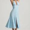 Vestito midi con scollo all’americana Elonia con stampa floreale blu Vestito midi con scollo all’americana Elonia con stampa floreale blu