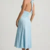 Vestito midi con scollo all’americana Elonia con stampa floreale blu Vestito midi con scollo all’americana Elonia con stampa floreale blu