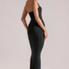 Vestito midi con scollo all’americana Landen in nero Vestito midi con scollo all’americana Landen in nero