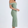 Vestito midi con spalle scoperte Rasine in verde kaki Vestito midi con spalle scoperte Rasine in verde kaki