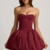 Vestito midi convertibile con orlo a palloncino e fiocco Gloriana in rosso vino Vestito midi convertibile con orlo a palloncino e fiocco Gloriana in rosso vino