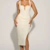 Vestito midi drappeggiato con decorazioni Eliora in bianco Vestito midi drappeggiato con decorazioni Eliora in bianco