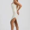 Vestito midi drappeggiato con decorazioni Eliora in bianco Vestito midi drappeggiato con decorazioni Eliora in bianco