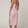Vestito midi-lungo con corsetto allacciato e spacco in rosa tenue