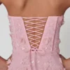 Vestito midi-lungo con corsetto allacciato e spacco in rosa tenue