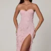 Vestito midi-lungo con corsetto allacciato e spacco in rosa tenue