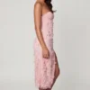Vestito midi-lungo con corsetto allacciato e spacco in rosa tenue