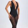 Vestito midi scollato con ruches Safira in nero Vestito midi scollato con ruches Safira in nero
