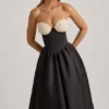Vestito midi senza spalline con corpetto a corsetto Gabrielle in nero Vestito midi senza spalline con corpetto a corsetto Gabrielle in nero