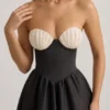 Vestito midi senza spalline con corpetto a corsetto Gabrielle in nero Vestito midi senza spalline con corpetto a corsetto Gabrielle in nero