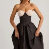 Vestito midi senza spalline con corpetto a corsetto Gabrielle in nero Vestito midi senza spalline con corpetto a corsetto Gabrielle in nero