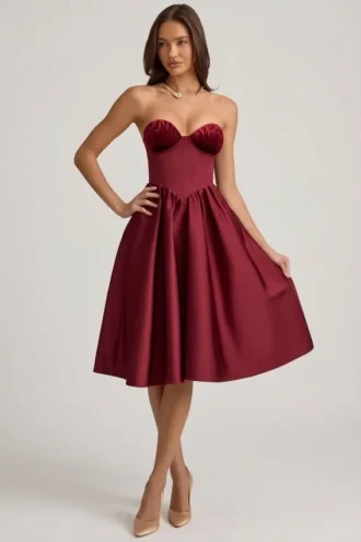 Vestito midi senza spalline con corpetto a corsetto Gabrielle in rosso vino