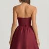 Vestito midi senza spalline con corpetto a corsetto Gabrielle in rosso vino Vestito midi senza spalline con corpetto a corsetto Gabrielle in rosso vino