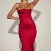 Vestito midi svasato a fascia con bordi in pizzo e raso Belsa in rosso vero Vestito midi svasato a fascia con bordi in pizzo e raso Belsa in rosso vero