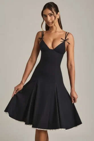 Vestito midi svasato Mallory con fiocco in nero