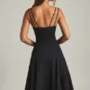 Vestito midi svasato Mallory con fiocco in nero Vestito midi svasato Mallory con fiocco in nero