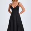 Vestito midi svasato Mallory con fiocco in nero Vestito midi svasato Mallory con fiocco in nero