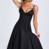 Vestito midi svasato Mallory con fiocco in nero Vestito midi svasato Mallory con fiocco in nero