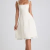 Vestito midi svasato plissettato con fiocco Isadora in avorio Vestito midi svasato plissettato con fiocco Isadora in avorio