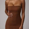 Vestito mini a fascia in morbida rete trasparente Intimates, color moka Vestito mini a fascia in morbida rete trasparente Intimates, color moka