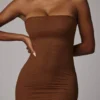 Vestito mini a fascia in morbida rete trasparente Intimates, color moka Vestito mini a fascia in morbida rete trasparente Intimates, color moka