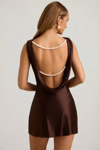Vestito Monnie drappeggiato con scollo posteriore e linea ad A in marrone cioccolato
