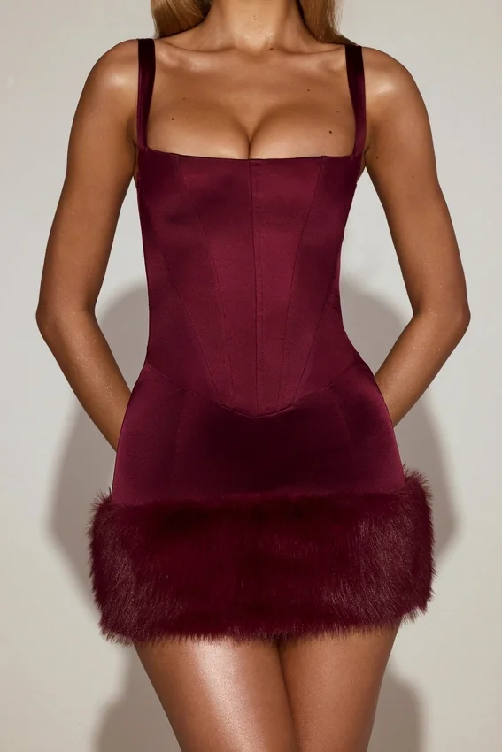 Vestito Rixelle in raso con scollo quadrato e corpetto a corsetto in pelliccia sintetica, colore rosso vino Vestito Rixelle in raso con scollo quadrato e corpetto a corsetto in pelliccia sintetica, colore rosso vino