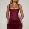 Vestito Rixelle in raso con scollo quadrato e corpetto a corsetto in pelliccia sintetica, colore rosso vino Vestito Rixelle in raso con scollo quadrato e corpetto a corsetto in pelliccia sintetica, colore rosso vino