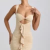 Vestito Zivanka in jersey elasticizzato con cut-out e bordi arricciati in color crema Vestito Zivanka in jersey elasticizzato con cut-out e bordi arricciati in color crema